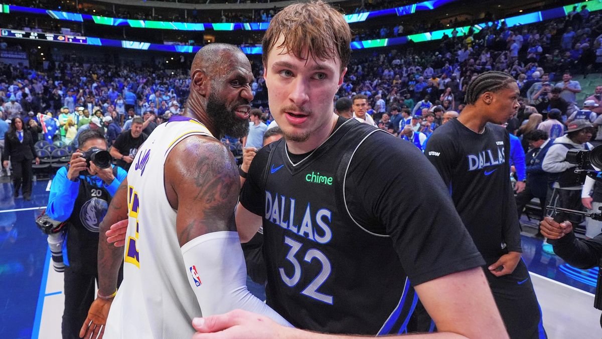 Flagg pomohl 45 body ukončit sérii porážek Dallasu, Curry se vrátil po delší pauze